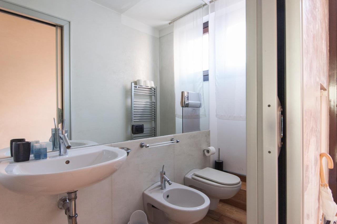 Youhosty - Duomo Studio Apartment Milão Exterior foto